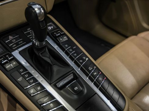 Used 2018 Porsche Macan AWD/4WD image 22