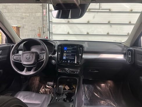 Used 2019 Volvo XC40 T5 Momentum AWD/4WD image 17