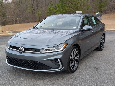 Used 2025 Volkswagen Jetta SEL image 5