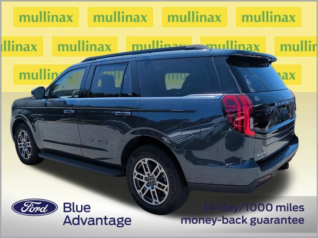 Used 2025 Ford Expedition Active RWD image 3