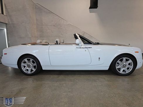 Used 2014 Rolls-Royce Phantom Drophead Coupe image 2