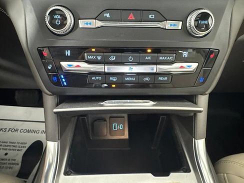 Certified 2020 Ford Explorer Platinum w/ Premium Technology Package AWD/4WD image 17