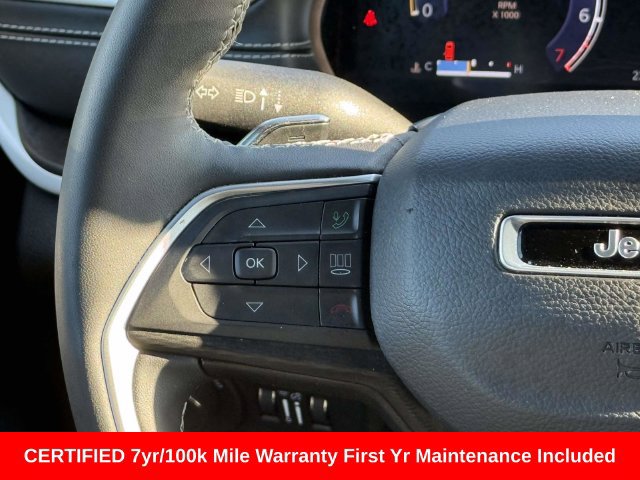 Used 2025 Jeep Grand Cherokee Altitude AWD/4WD image 18