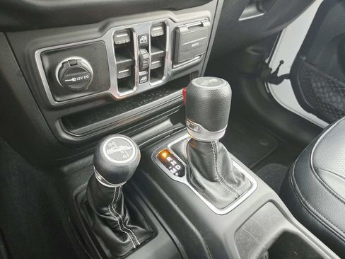 Certified 2021 Jeep Wrangler Unlimited Sahara AWD/4WD image 35