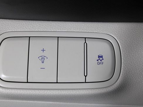 Certified 2024 Hyundai Venue SEL image 23