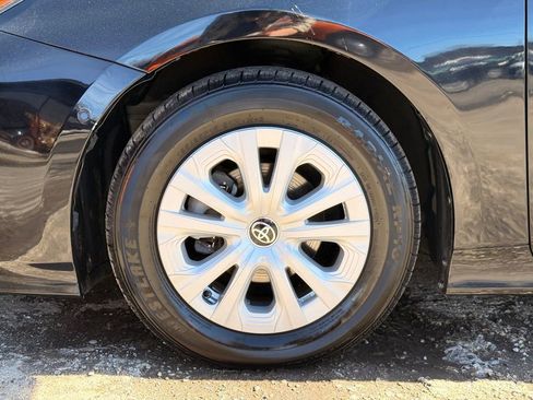 Used 2022 Toyota Prius LE image 10