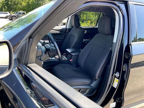 Used 2021 Ford Explorer XLT AWD/4WD image 9