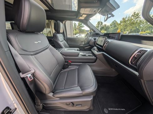New 2027 Ford Expedition Platinum w/ Stealth Appearance Package AWD/4WD image 6