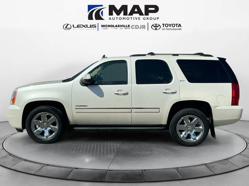 Used 2011 GMC Yukon SLT w/ SLT-2 Equipment Package AWD/4WD image 2