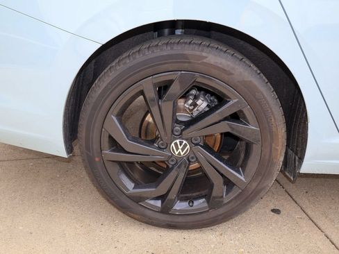 Used 2026 Volkswagen Jetta SE w/ Black Wheel Package FWD image 9