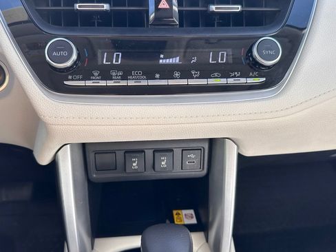 Used 2023 Toyota Corolla Cross XLE w/ Convenience Package AWD/4WD image 40