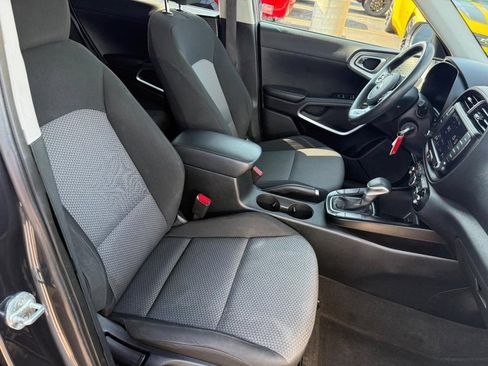 Used 2022 Kia Soul LX w/ Technology Package FWD image 6