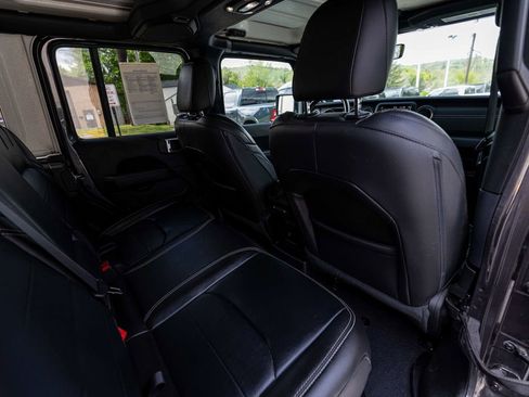 Used 2023 Jeep Wrangler Unlimited Sahara w/ Cold Weather Group AWD/4WD image 30