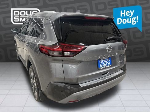 Used 2021 Nissan Rogue SV w/ Premium Package image 2