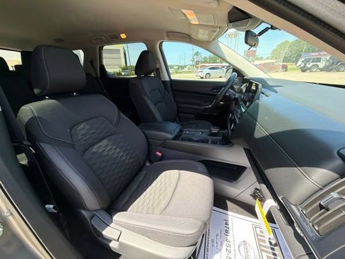 Used 2024 Nissan Pathfinder S w/ Cargo Package FWD image 20