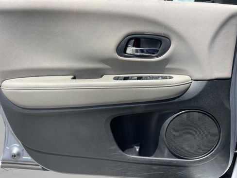 Used 2018 Honda HR-V LX image 16