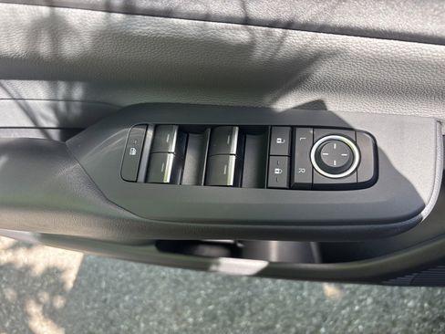 Used 2023 Toyota Prius XLE FWD image 17
