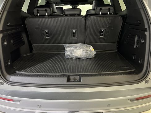 Certified 2025 Buick Enclave Avenir AWD/4WD image 14
