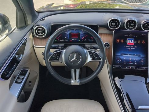 Used 2024 Mercedes-Benz GLC 300 4MATIC image 17