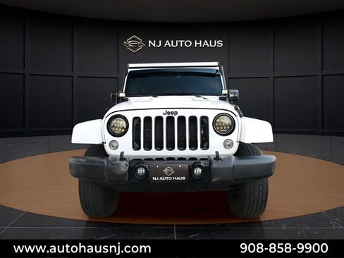 Used 2015 Jeep Wrangler Unlimited Sahara image 2