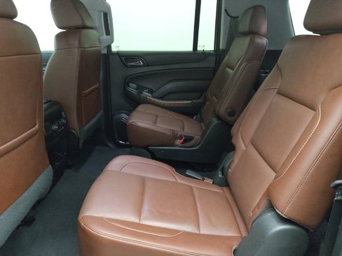 Used 2019 Chevrolet Suburban Premier w/ Premier Plus Edition image 18