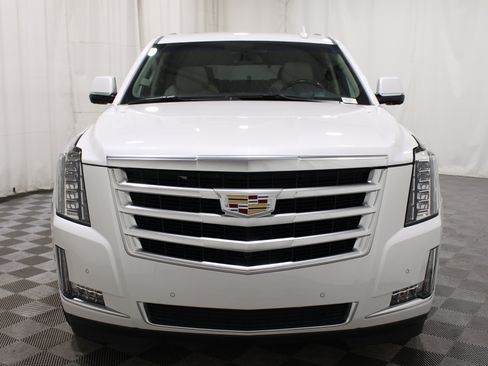 Used 2019 Cadillac Escalade Luxury AWD/4WD image 36
