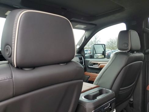 Used 2025 GMC Sierra 2500 Denali Ultimate w/ Snow Plow Prep/Camper Package AWD/4WD image 31