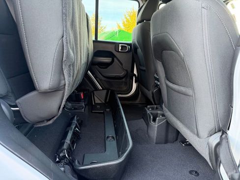Used 2021 Jeep Gladiator Sport image 10