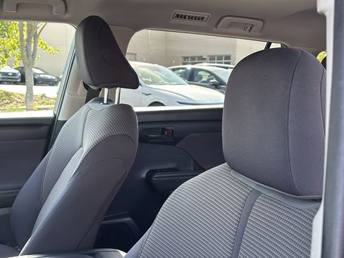 Used 2020 Toyota Highlander LE image 25