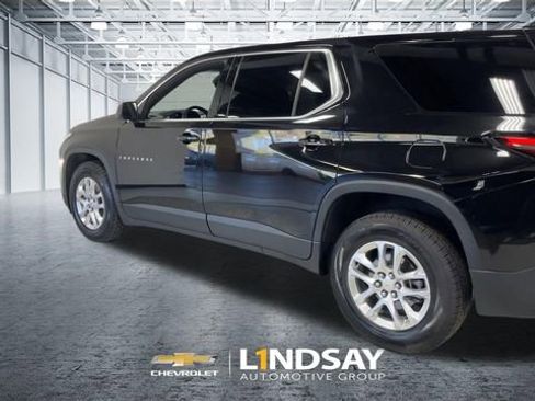 Used 2023 Chevrolet Traverse LS image 7