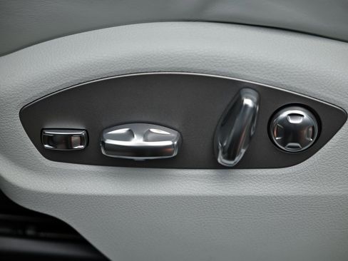 New 2026 Porsche Macan image 26