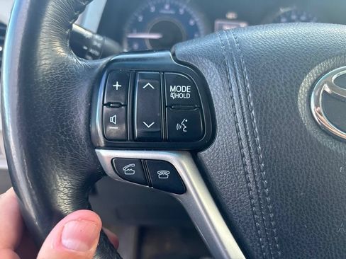 Used 2017 Toyota Sienna XLE FWD image 13