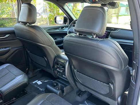 New 2025 Jeep Grand Cherokee L Altitude image 37