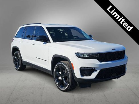 Used 2025 Jeep Grand Cherokee Limited w/ Luxury Tech Group II image 2