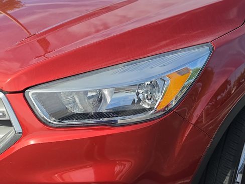 Used 2019 Ford Escape SE image 9