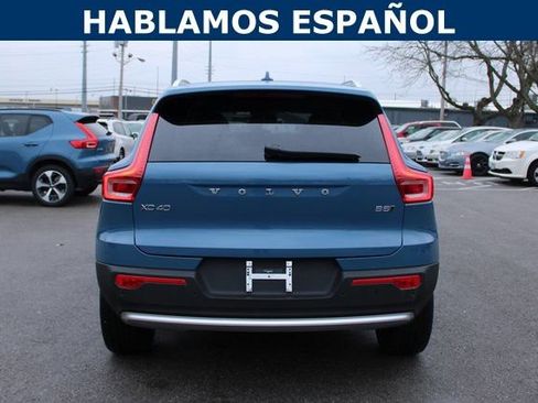 Used 2025 Volvo XC40 B5 Plus image 4