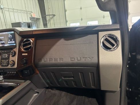 Used 2016 Ford F250 Lariat w/ Lariat Interior Package image 28