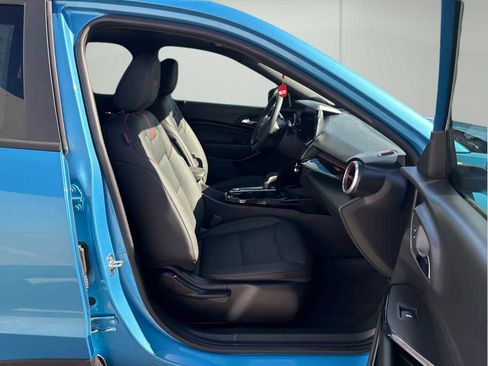 Used 2025 Chevrolet Trax RS w/ Sunroof Package FWD image 16