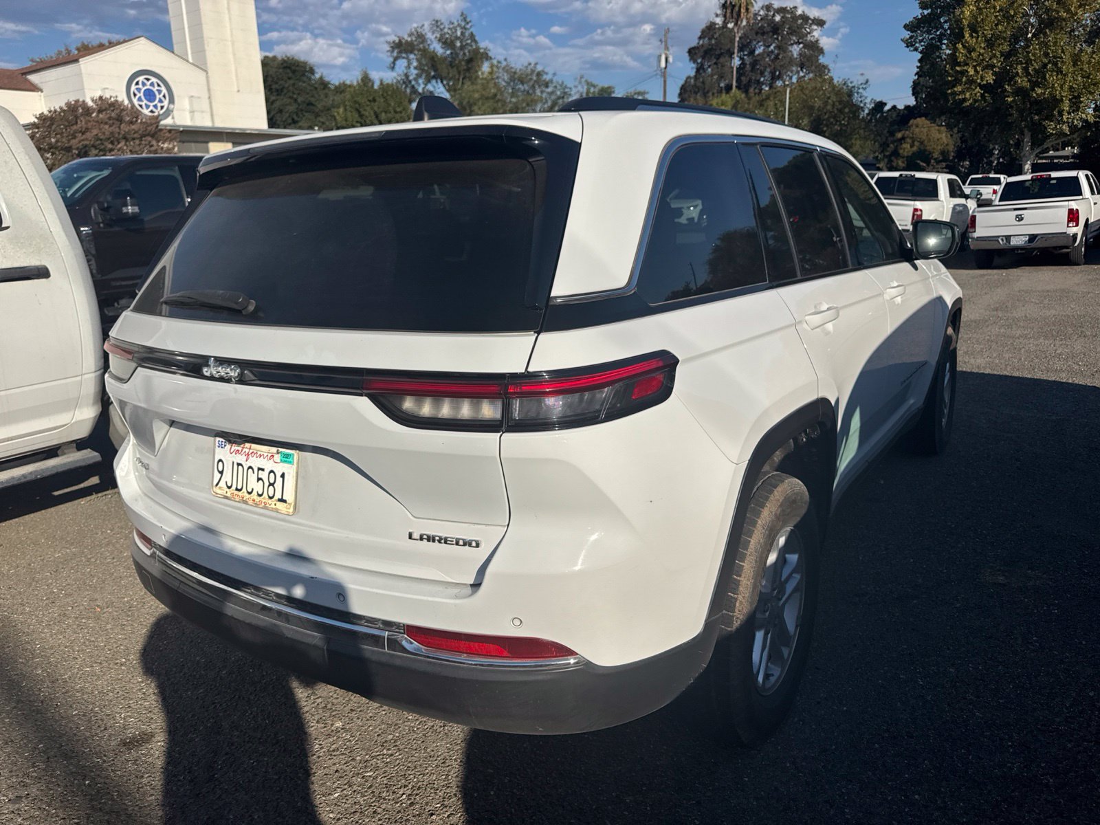 Certified 2023 Jeep Grand Cherokee Laredo AWD/4WD image 3