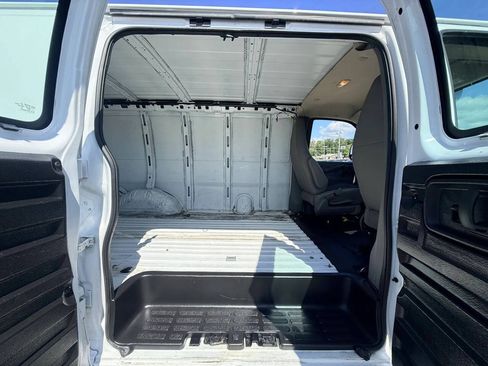 Used 2018 Chevrolet Express 2500 w/ Driver Convenience Package RWD image 14