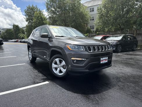 Used 2018 Jeep Compass Latitude w/ Popular Equipment Group AWD/4WD image 2