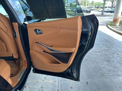 Used 2023 Aston Martin DBX AWD/4WD image 32