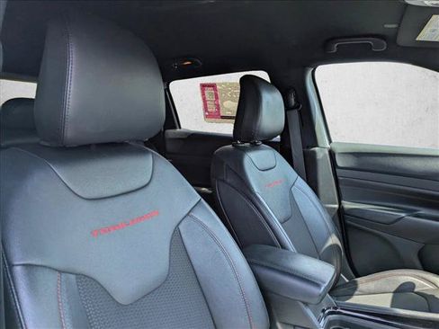 Used 2024 Jeep Compass Trailhawk AWD/4WD image 19