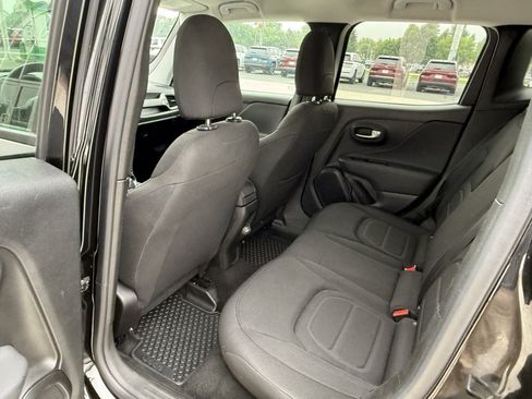 Used 2022 Jeep Renegade Latitude AWD/4WD image 12