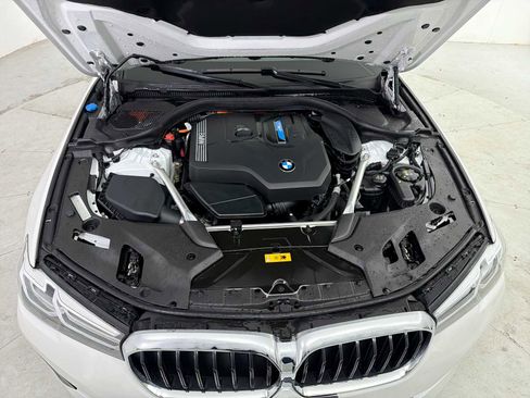 Used 2023 BMW 530e xDrive w/ Premium Package image 18