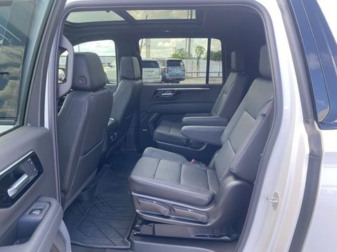 Used 2026 Chevrolet Suburban Z71 w/ Comfort Package image 11