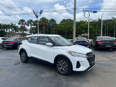 Used 2021 Nissan Kicks SV FWD image 2