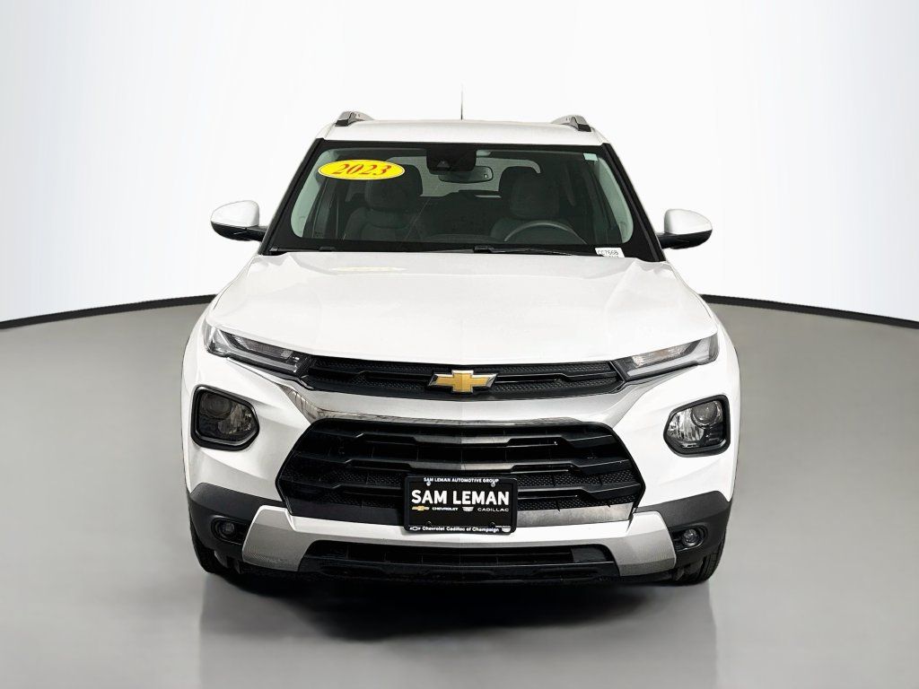 Used 2023 Chevrolet TrailBlazer LT w/ Convenience Package AWD/4WD image 2