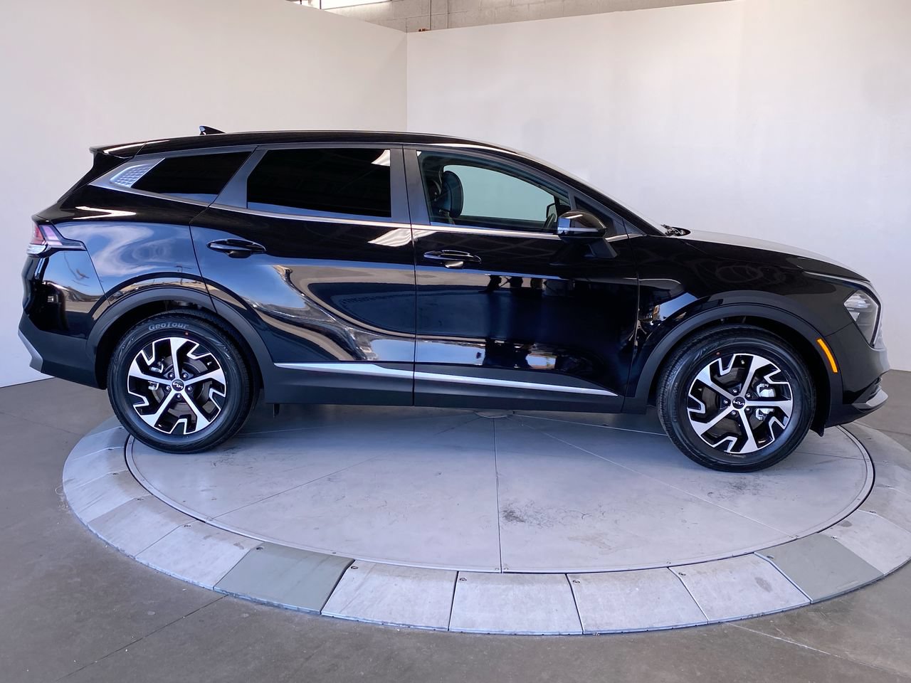 Certified 2023 Kia Sportage EX FWD image 6