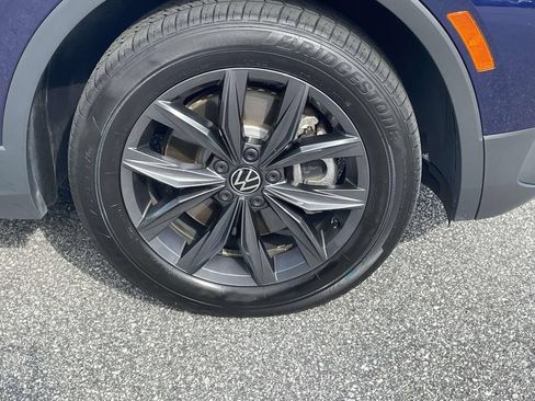 Certified 2022 Volkswagen Tiguan SE FWD image 9